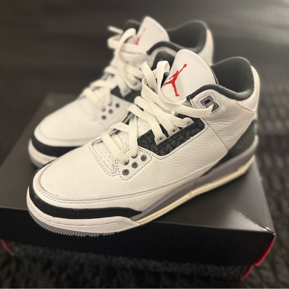 White and Black Jordan 3. Only worn once. Great condition 9/10